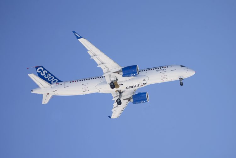 O CS300, maior jato da Bombardier (Foto: Christinne Muschi/Reuters)