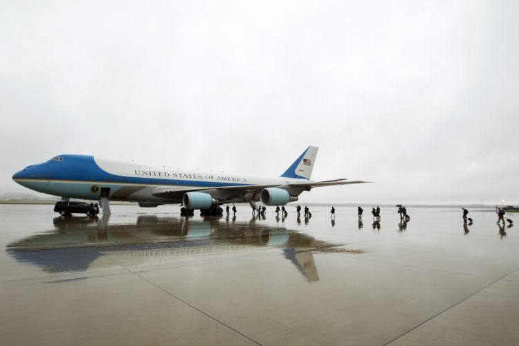 Boeing VC-25, adaptação do 747-200 que serve como Air Force One (Foto: Jose Luis Magana/Associated Press)